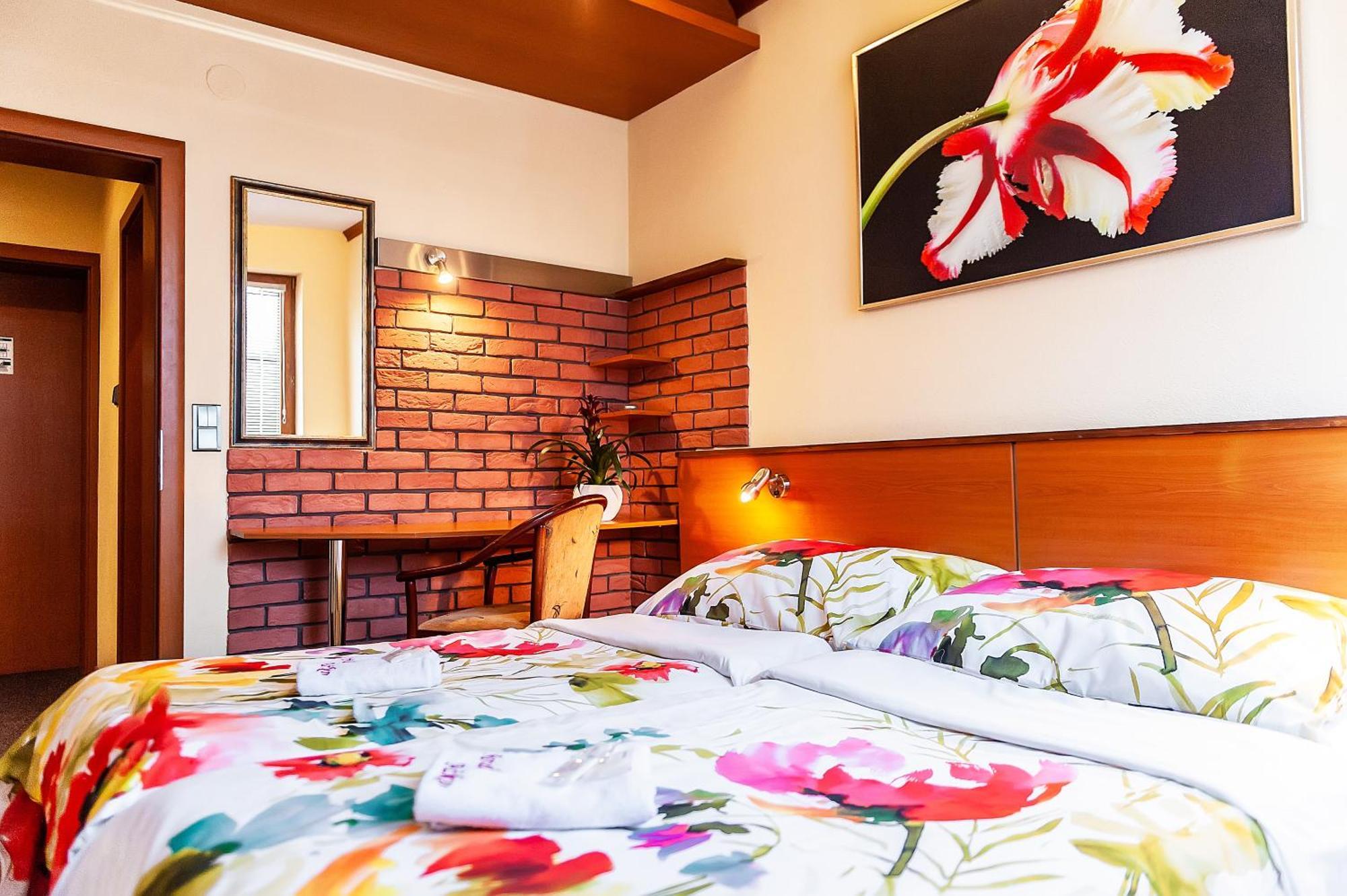 רוז'ומברוק Hotel Acko מראה חיצוני תמונה